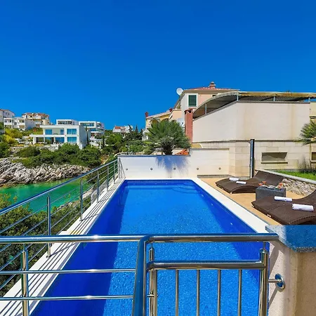 Seaside Family Friendly House With A Swimming Pool Razanj, - 25548 * רוגוזניצה