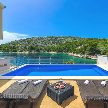 Seaside Family Friendly House With A Swimming Pool Razanj, - 25548 בית נופש *