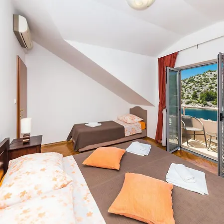 בית נופש Seaside Family Friendly House With A Swimming Pool Razanj, - 25548 רוגוזניצה