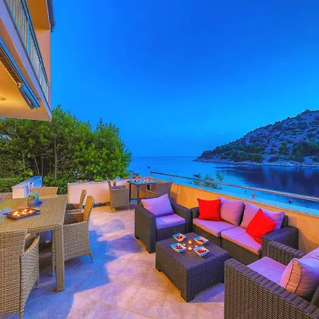 Seaside Family Friendly House With A Swimming Pool Razanj, - 25548 בית נופש רוגוזניצה