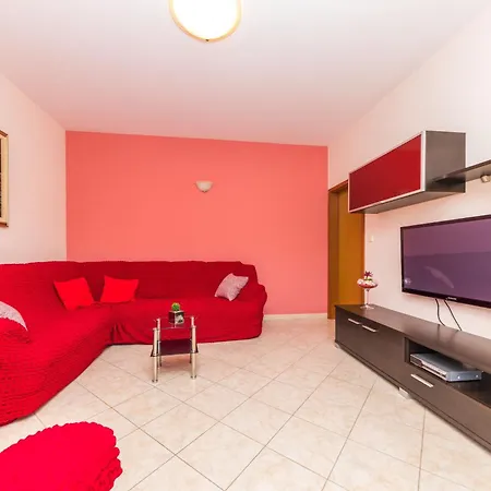 Seaside Family Friendly House With A Swimming Pool Razanj, - 25548 בית נופש
