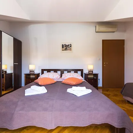Seaside Family Friendly House With A Swimming Pool Razanj, - 25548 רוגוזניצה